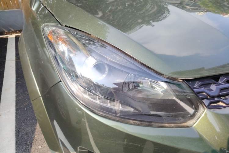 Used JMC Yuhu 3 2018 1.8T Gasoline Two-Wheel Drive Advanced Edition Standard Wheelbase Right Front Headlight