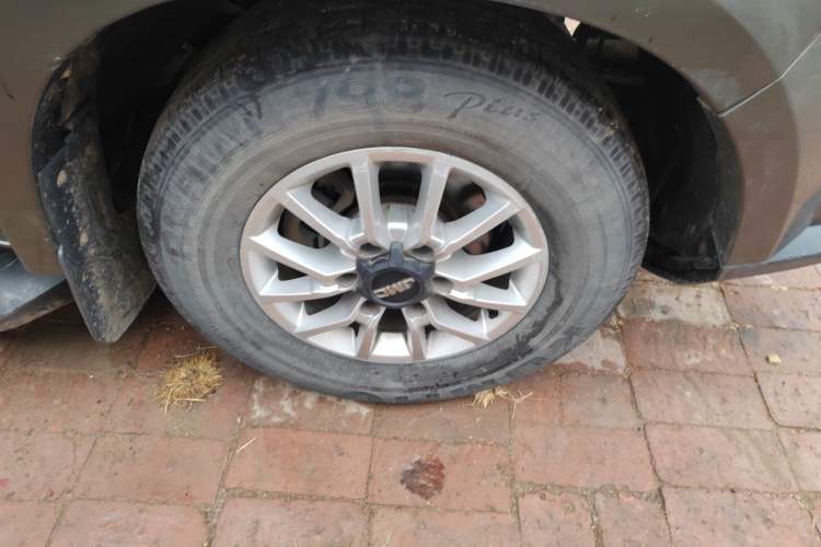 Used JMC Yuhu 3 2018 1.8T Gasoline Two-Wheel Drive Advanced Edition Standard Wheelbase Right Front Wheel Hub
