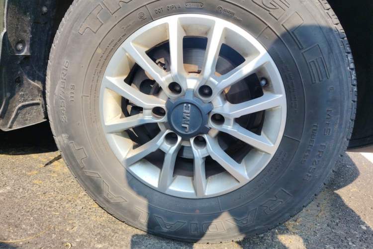 Used JMC Yuhu 3 2018 1.8T Gasoline Two-Wheel Drive Advanced Edition Standard Wheelbase Right Front Wheel Hub