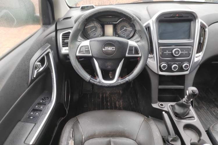 Used JMC Yuhu 3 2018 1.8T Gasoline Two-Wheel Drive Advanced Edition Standard Wheelbase Steering Wheel