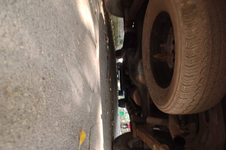 Used JMC Yuhu 3 2018 2.5T Diesel Two-Wheel Drive Advanced Version with Long Wheelbase Chassis Rear
