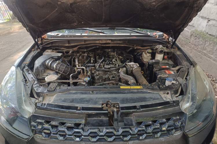 Used JMC Yuhu 3 2018 2.5T Diesel Two-Wheel Drive Advanced Version with Long Wheelbase Engine Bay