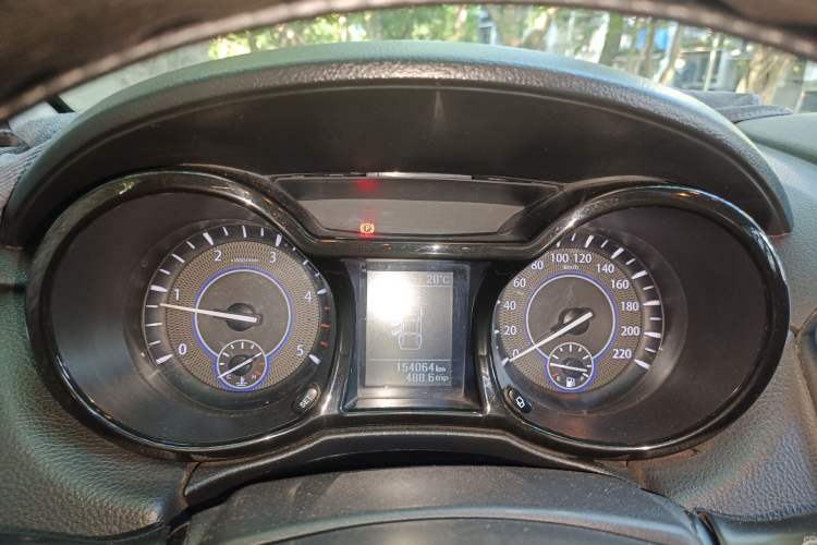Used JMC Yuhu 3 2018 2.5T Diesel Two-Wheel Drive Advanced Version with Long Wheelbase Instrument Cluster