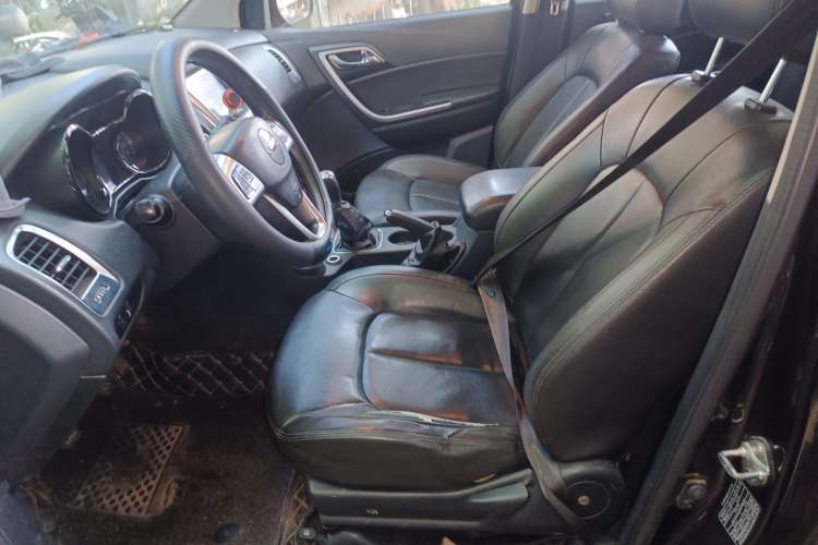 Used JMC Yuhu 3 2018 2.5T Diesel Two-Wheel Drive Advanced Version with Long Wheelbase Left Front Seat