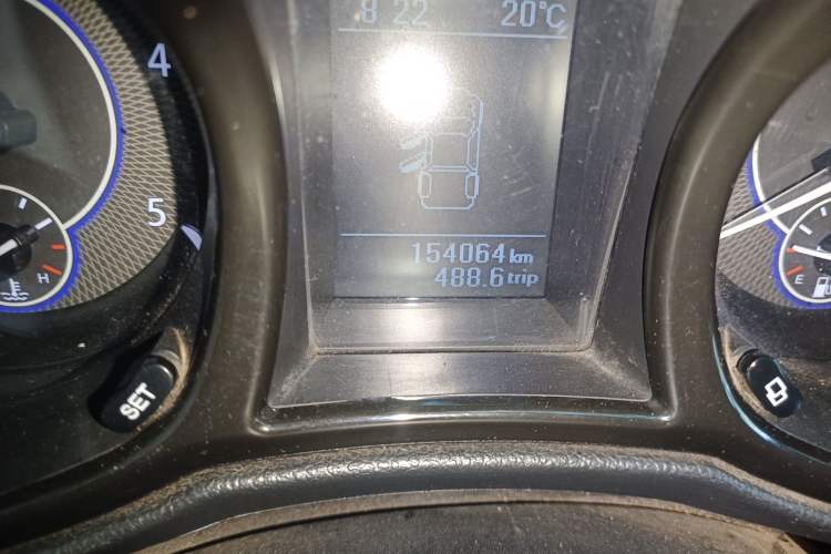 Used JMC Yuhu 3 2018 2.5T Diesel Two-Wheel Drive Advanced Version with Long Wheelbase Odometer Close Up