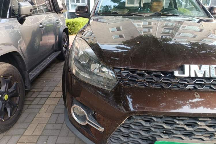 Used JMC Yuhu 3 2018 1.8T Gasoline Two-Wheel Drive Advanced Edition Standard Wheelbase Right Front Headlight