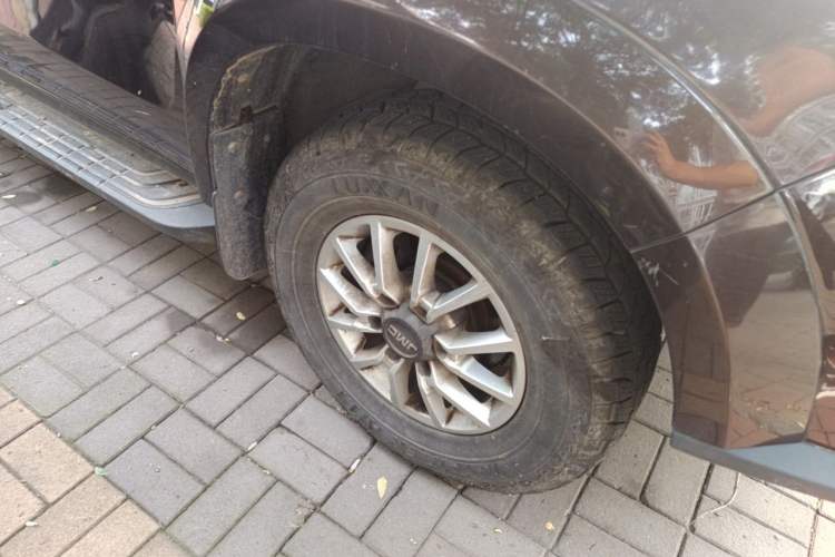 Used JMC Yuhu 3 2018 1.8T Gasoline Two-Wheel Drive Advanced Edition Standard Wheelbase Right Front Wheel Hub