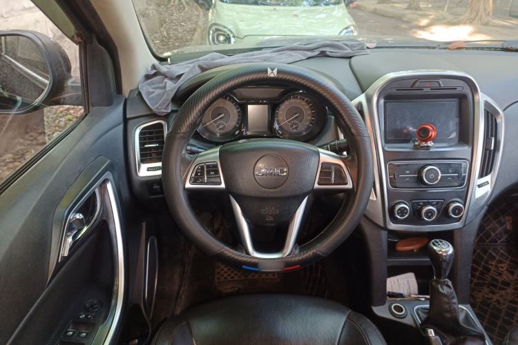 Used JMC Yuhu 3 2018 2.5T Diesel Two-Wheel Drive Advanced Version with Long Wheelbase Steering Wheel