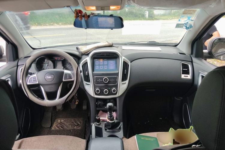 Used JMC Yuhu 3 2018 1.8T Gasoline Two-Wheel Drive Advanced Edition Standard Wheelbase Center Console