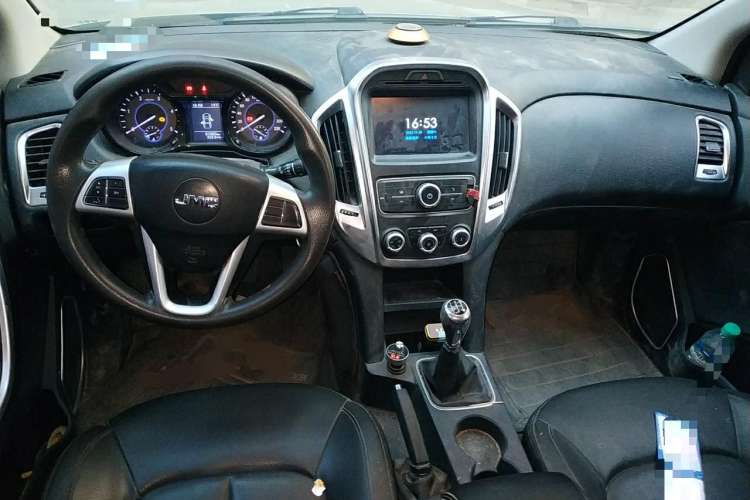 Used JMC Yuhu 3 2018 2.5T Diesel Two-Wheel Drive Advanced Version with Long Wheelbase Center Console