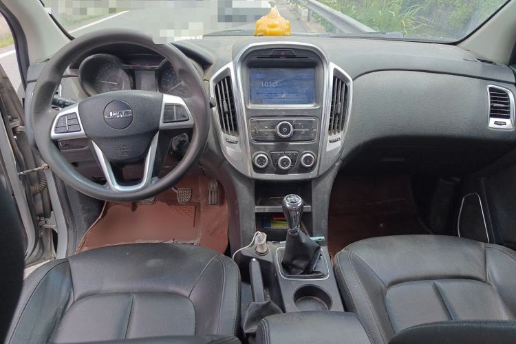 Used JMC Yuhu 3 2018 2.5T Diesel Two-Wheel Drive Advanced Version with Long Wheelbase Center Console