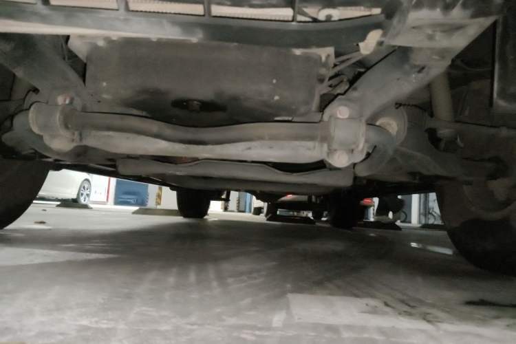 Used JMC Yuhu 3 2018 2.5T Diesel Two-Wheel Drive Advanced Version Standard Wheelbase Chassis Front