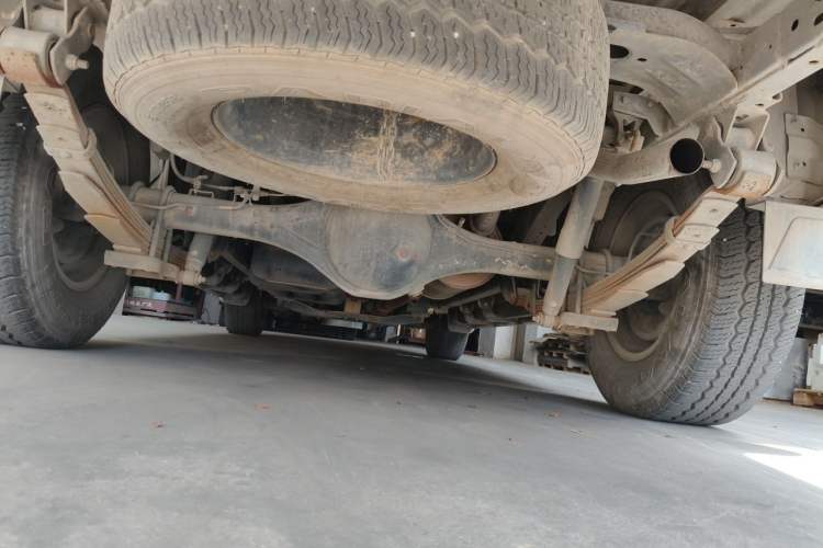 Used JMC Yuhu 3 2018 2.5T Diesel Two-Wheel Drive Advanced Version with Long Wheelbase Chassis Rear