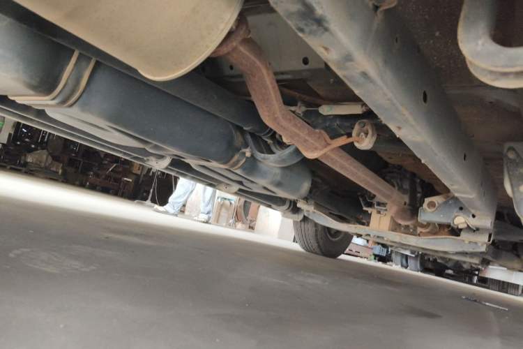 Used JMC Yuhu 3 2018 2.5T Diesel Two-Wheel Drive Advanced Version with Long Wheelbase Chassis Rear Right