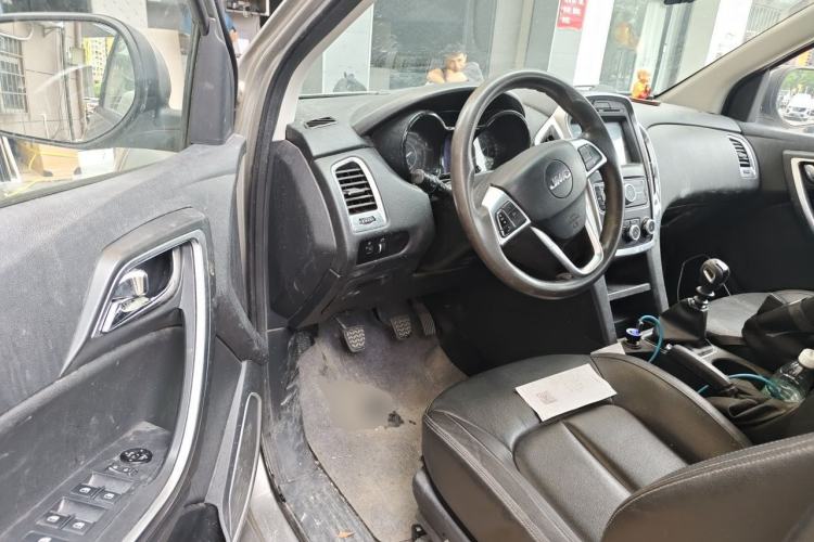 Used JMC Yuhu 3 2018 1.8T Gasoline Two-Wheel-Drive Advanced Model with Long Wheelbase Driver Seat