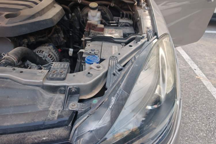 Used JMC Yuhu 3 2018 1.8T Gasoline Two-Wheel Drive Advanced Edition Standard Wheelbase Engine Bay Left