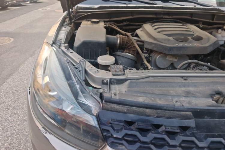 Used JMC Yuhu 3 2018 1.8T Gasoline Two-Wheel Drive Advanced Edition Standard Wheelbase Engine Bay Right
