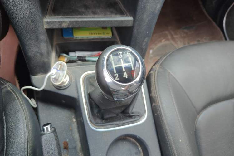 Used JMC Yuhu 3 2018 2.5T Diesel Two-Wheel Drive Advanced Version with Long Wheelbase Gear Lever