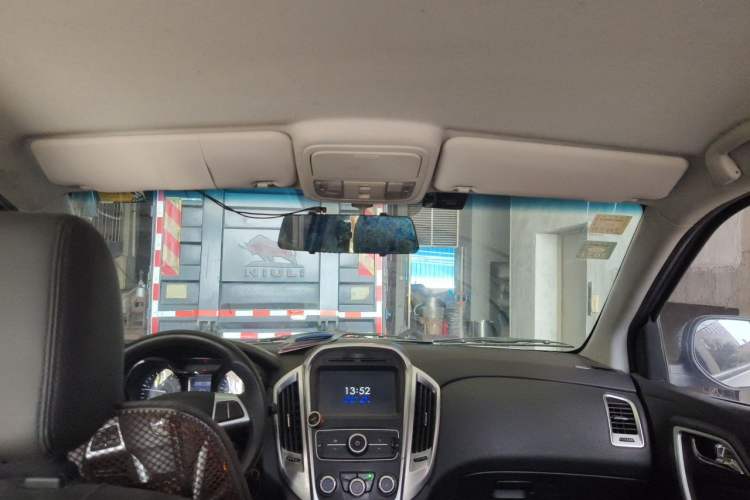 Used JMC Yuhu 3 2018 2.5T Diesel Two-Wheel Drive Advanced Version with Long Wheelbase Headliner