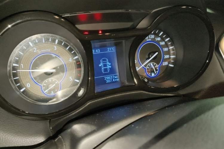 Used JMC Yuhu 3 2018 2.5T Diesel Two-Wheel Drive Advanced Version Standard Wheelbase Instrument Cluster