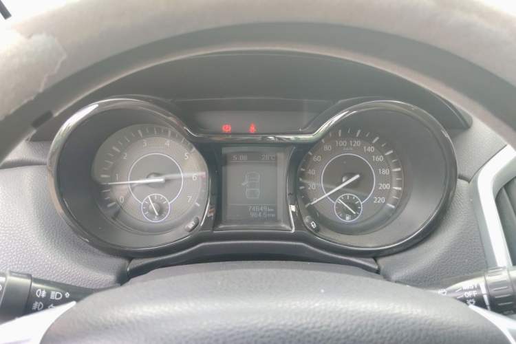 Used JMC Yuhu 3 2018 1.8T Gasoline Two-Wheel Drive Advanced Edition Standard Wheelbase Instrument Cluster