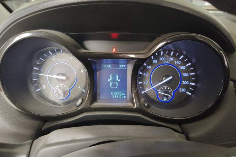 Used JMC Yuhu 3 2018 2.5T Diesel Two-Wheel Drive Advanced Version with Long Wheelbase Instrument Cluster