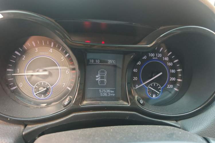 Used JMC Yuhu 3 2018 1.8T Gasoline Two-Wheel Drive Advanced Edition Standard Wheelbase Instrument Cluster