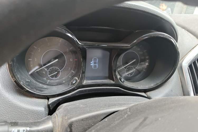 Used JMC Yuhu 3 2018 1.8T Gasoline Two-Wheel-Drive Advanced Model with Long Wheelbase Instrument Cluster