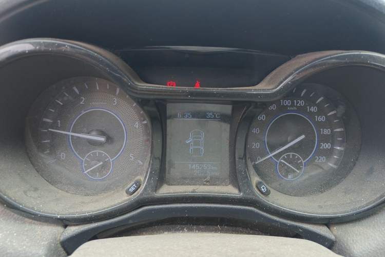 Used JMC Yuhu 3 2018 2.5T Diesel Two-Wheel Drive Advanced Version with Long Wheelbase Instrument Cluster