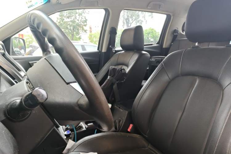 Used JMC Yuhu 3 2018 1.8T Gasoline Two-Wheel-Drive Advanced Model with Long Wheelbase Left Front Seat