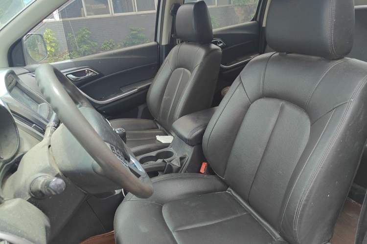 Used JMC Yuhu 3 2018 2.5T Diesel Two-Wheel Drive Advanced Version with Long Wheelbase Left Front Seat