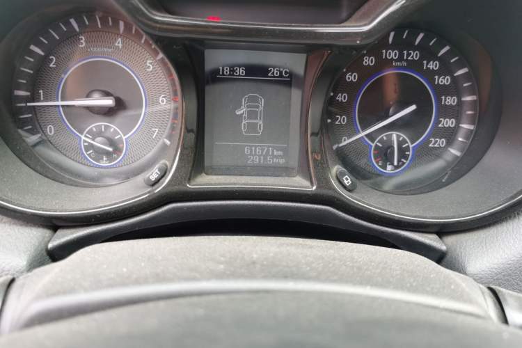 Used JMC Yuhu 3 2018 1.8T Gasoline Two-Wheel Drive Advanced Edition Standard Wheelbase Odometer Close Up