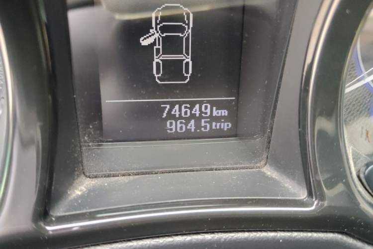Used JMC Yuhu 3 2018 1.8T Gasoline Two-Wheel Drive Advanced Edition Standard Wheelbase Odometer Close Up