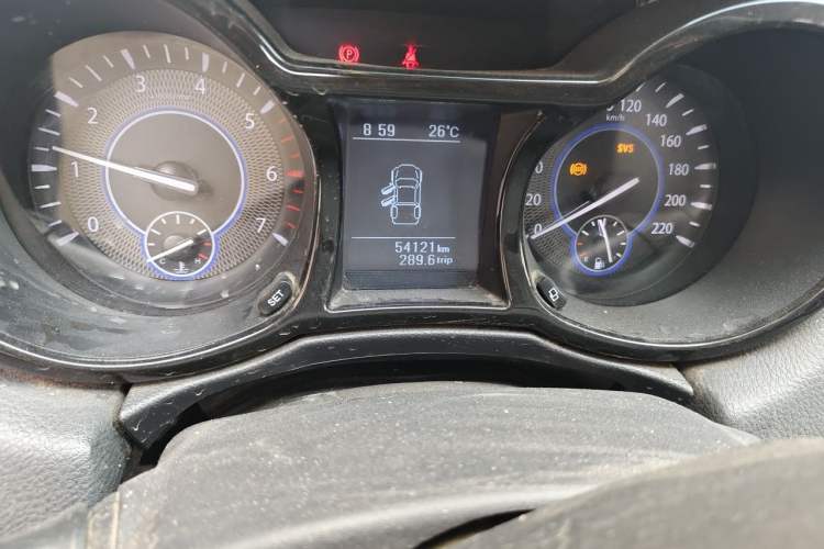 Used JMC Yuhu 3 2018 1.8T Gasoline Two-Wheel-Drive Advanced Model with Long Wheelbase Odometer Close Up