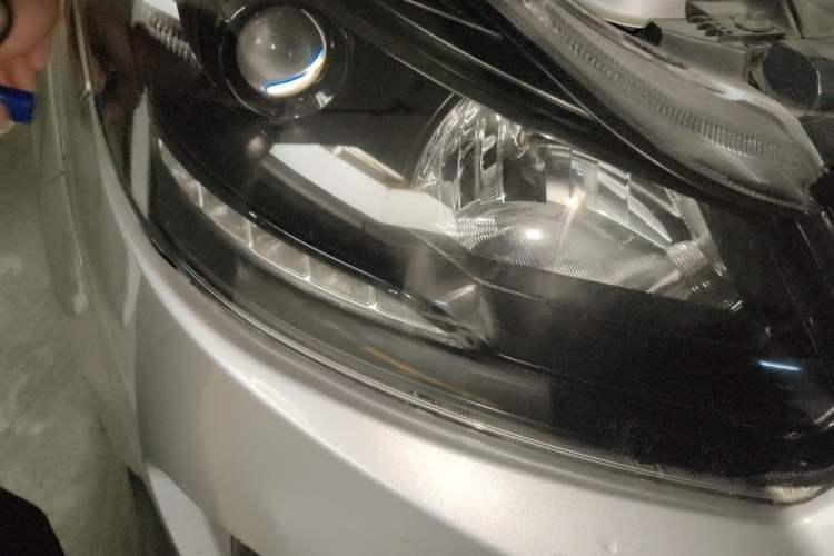 Used JMC Yuhu 3 2018 2.5T Diesel Two-Wheel Drive Advanced Version Standard Wheelbase Right Front Headlight