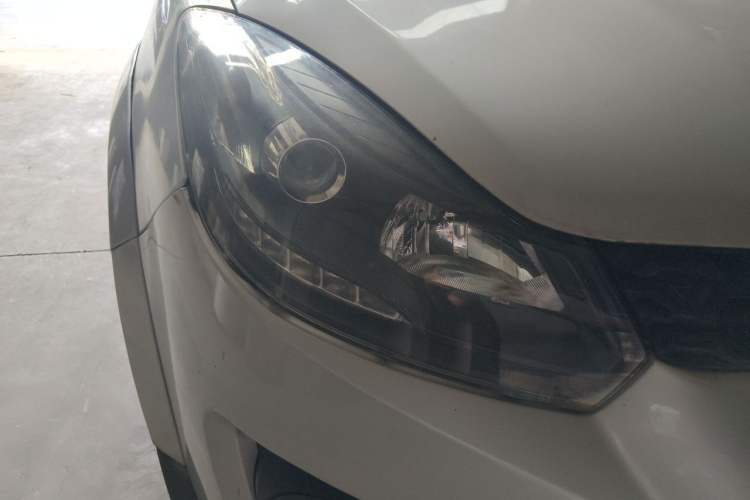 Used JMC Yuhu 3 2018 2.5T Diesel Two-Wheel Drive Advanced Version with Long Wheelbase Right Front Headlight