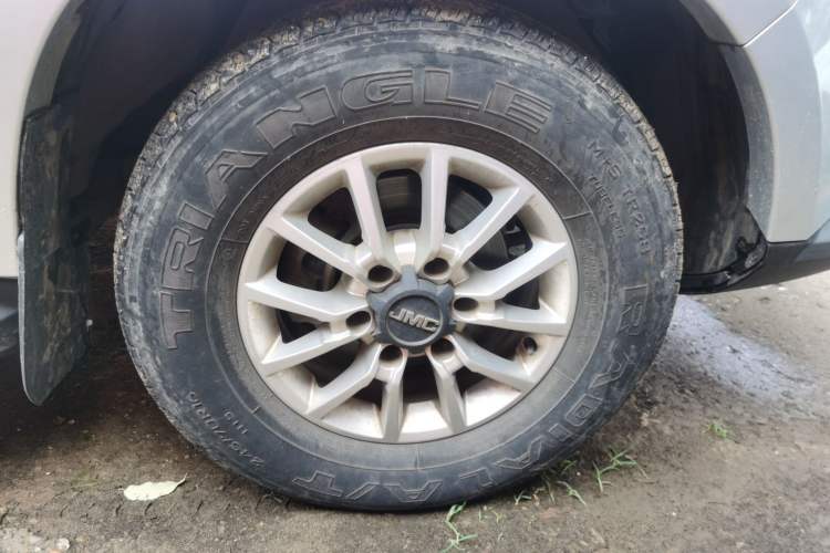 Used JMC Yuhu 3 2018 1.8T Gasoline Two-Wheel Drive Advanced Edition Standard Wheelbase Right Front Wheel Hub