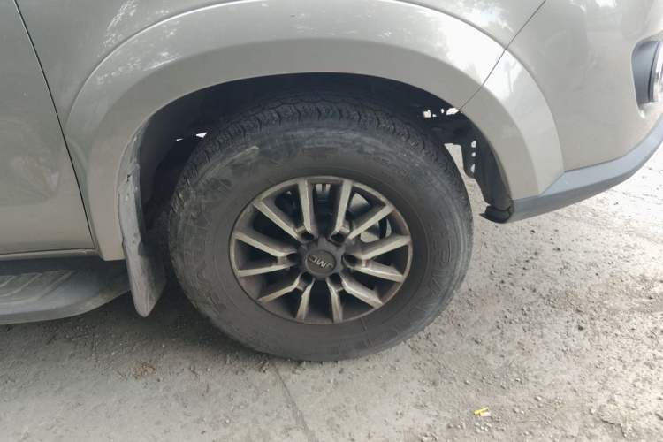 Used JMC Yuhu 3 2018 1.8T Gasoline Two-Wheel Drive Advanced Edition Standard Wheelbase Right Front Wheel Hub