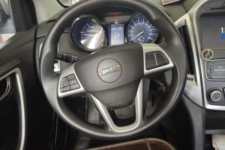 Used JMC Yuhu 3 2018 2.5T Diesel Two-Wheel Drive Advanced Version with Long Wheelbase Steering Wheel