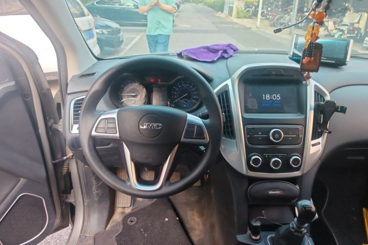 Used JMC Yuhu 3 2018 1.8T Gasoline Two-Wheel Drive Advanced Edition Standard Wheelbase Steering Wheel