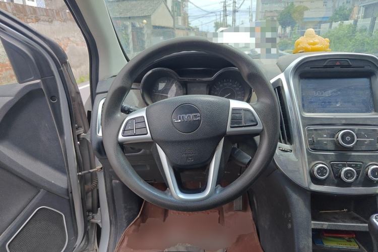 Used JMC Yuhu 3 2018 2.5T Diesel Two-Wheel Drive Advanced Version with Long Wheelbase Steering Wheel