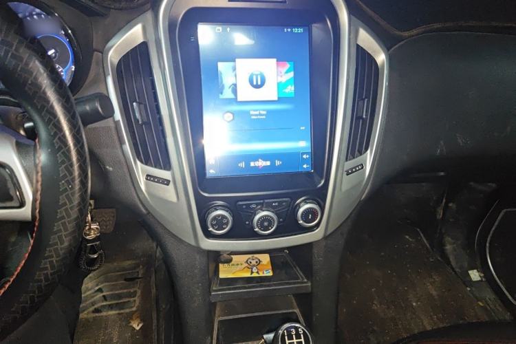 Used JMC Yuhu 3 2018 2.5T Diesel Two-Wheel Drive Advanced Version with Long Wheelbase Audio And AC Panel