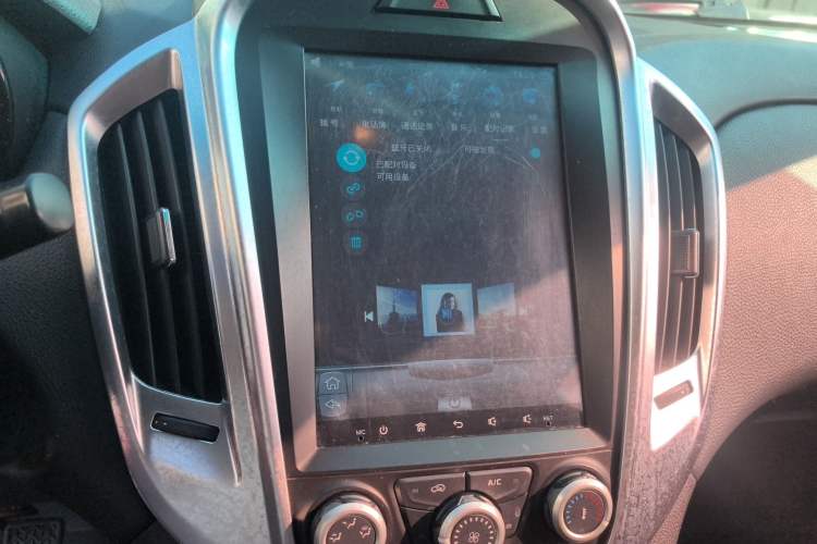 Used JMC Yuhu 3 2018 2.5T Diesel 4x4 Luxury Edition Long Wheelbase Audio And AC Panel