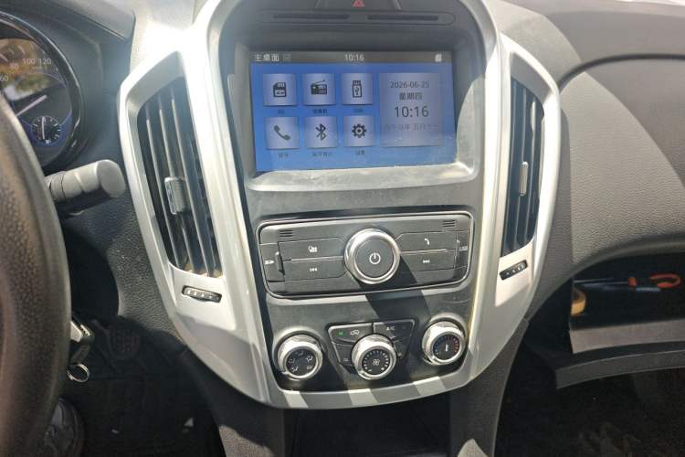 Used JMC Yuhu 3 2018 1.8T Gasoline 4x4 Advanced Long Wheelbase Model Audio And AC Panel