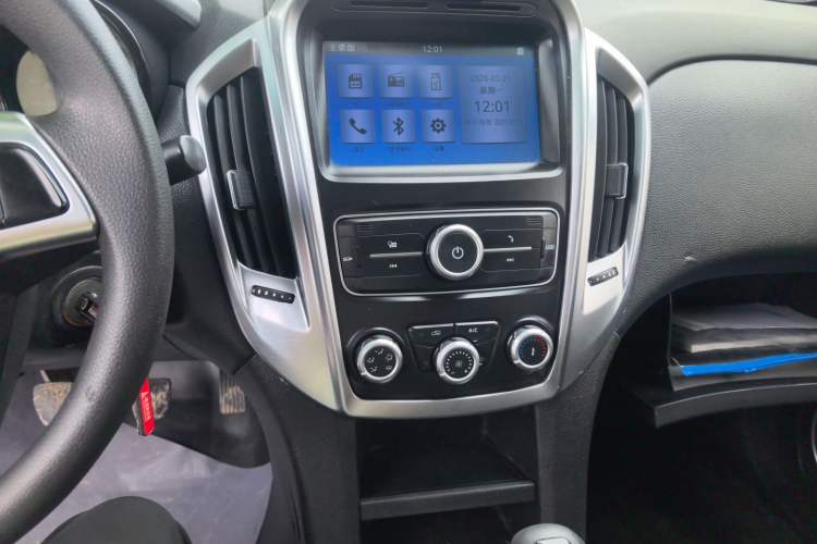 Used JMC Yuhu 3 2018 1.8T Gasoline Two-Wheel-Drive Advanced Model with Long Wheelbase Audio And AC Panel