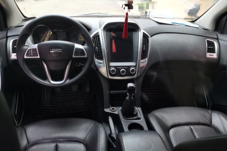 Used JMC Yuhu 3 2018 1.8T Gasoline Two-Wheel Drive Advanced Edition Standard Wheelbase Center Console