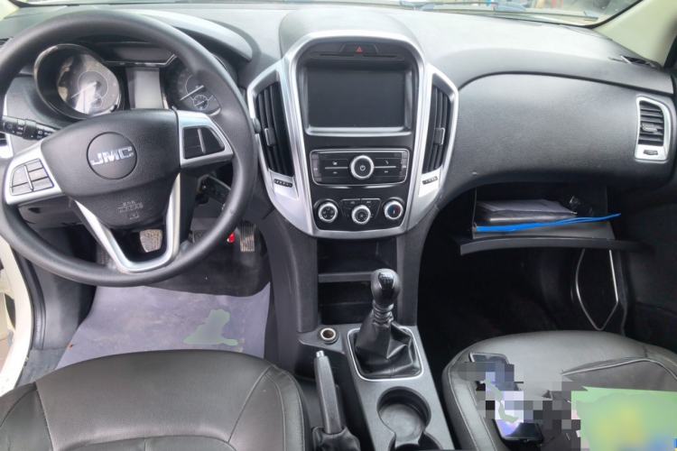 Used JMC Yuhu 3 2018 1.8T Gasoline Two-Wheel-Drive Advanced Model with Long Wheelbase Center Console