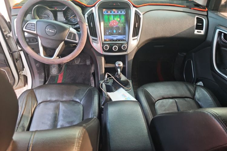 Used JMC Yuhu 3 2018 2.5T Diesel Two-Wheel Drive Advanced Version Standard Wheelbase Center Console