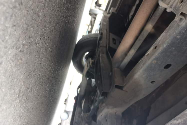 Used JMC Yuhu 3 2018 1.8T Gasoline Two-Wheel Drive Advanced Edition Standard Wheelbase Chassis Front Right