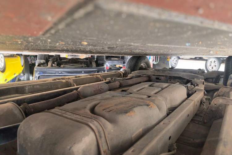 Used JMC Yuhu 3 2018 1.8T Gasoline Two-Wheel-Drive Advanced Model with Long Wheelbase Chassis Rear Left